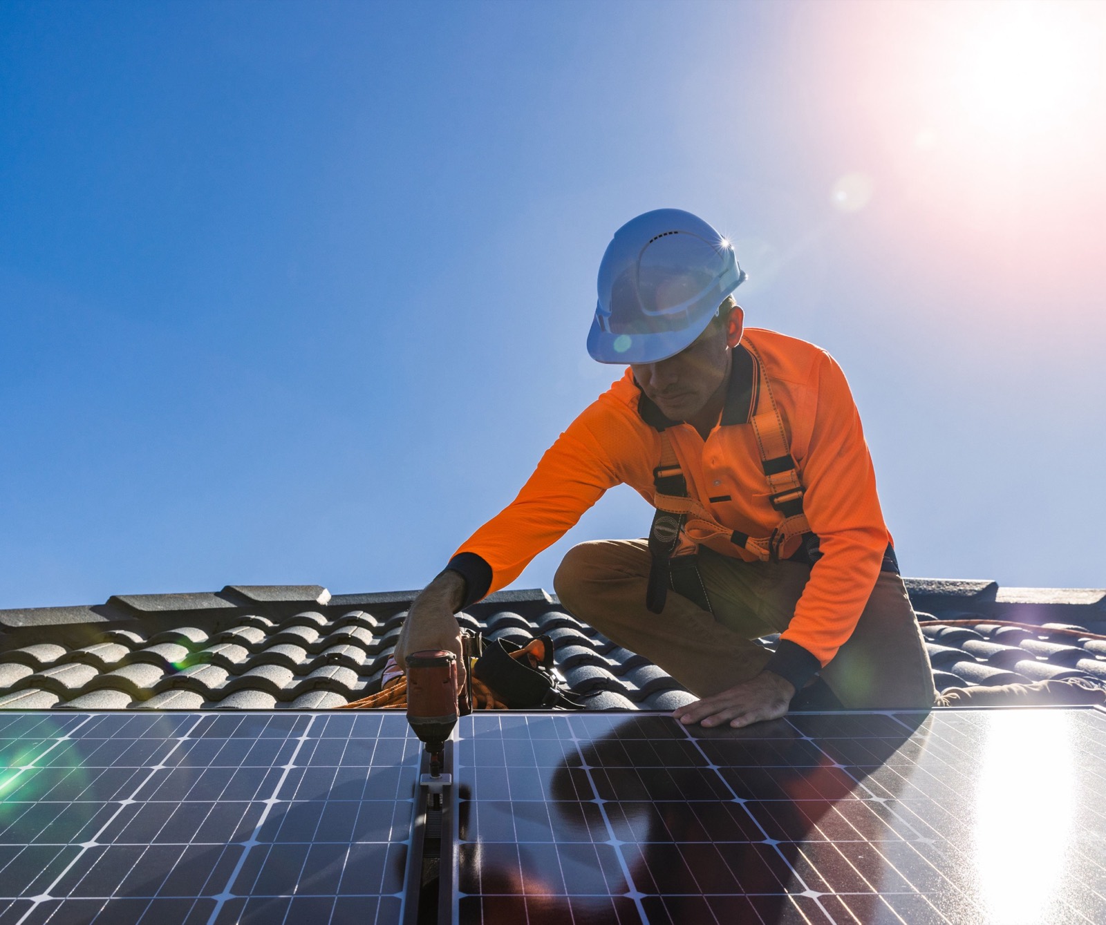 Installers working with Sirius PV modules